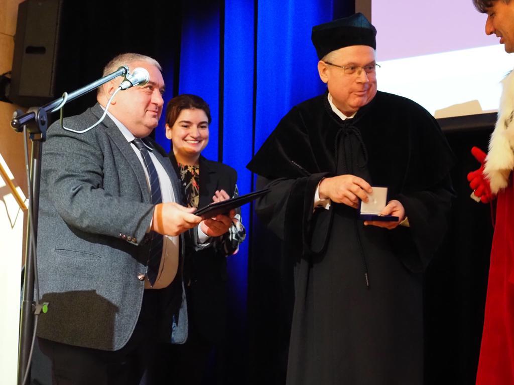 Złoty Medal Państwowego Uniwersytetu imienia Ivane Javakhishvili w Tbilisi dla prof. dr. hab. dr. h.c. Dariusza Szpopera